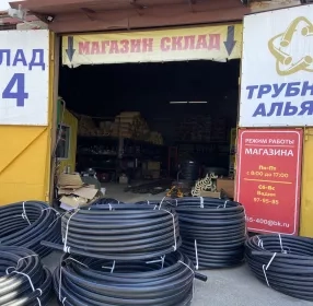 В целях транспортировки питьевой воды, при строительстве наружных трубопроводов из полиэтилена ПНД под землей, используют трубы черного цвета, маркированные синими полосами, которые производятся по ГОСТ 18599-2001.